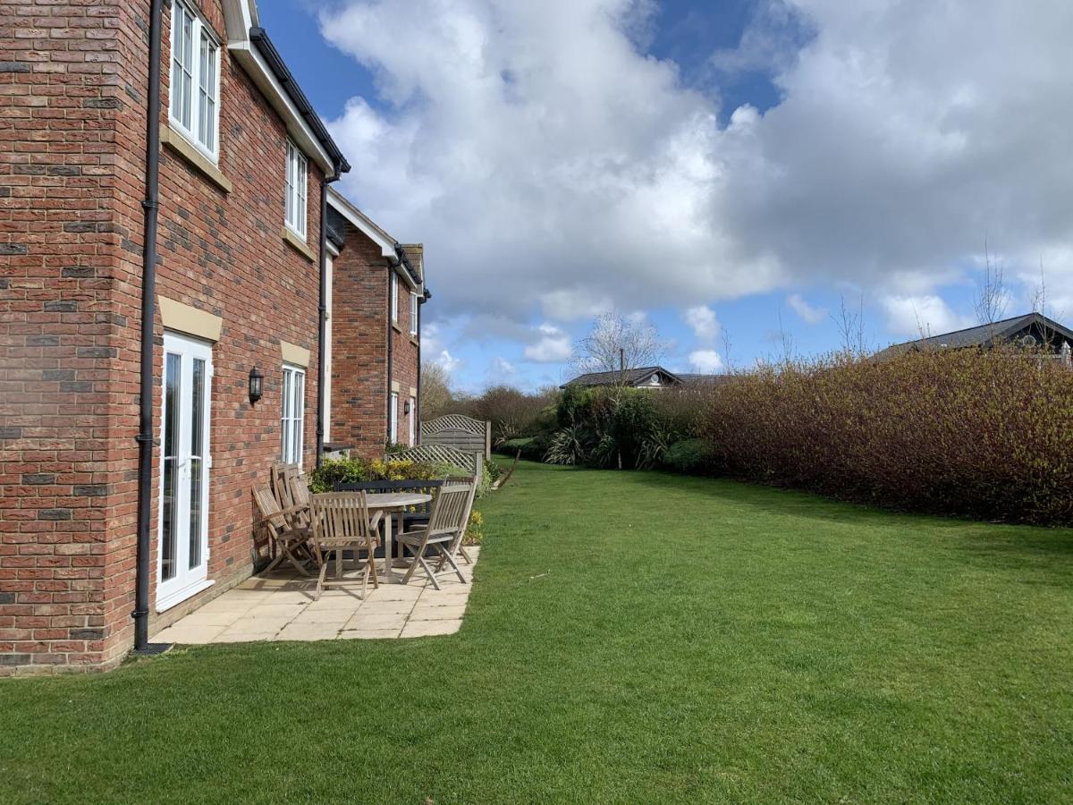 Anchors Away At The Bay Filey, Sleeps 7, 2 Dogs Welcome For Free Too Сasa de vacaciones Filey