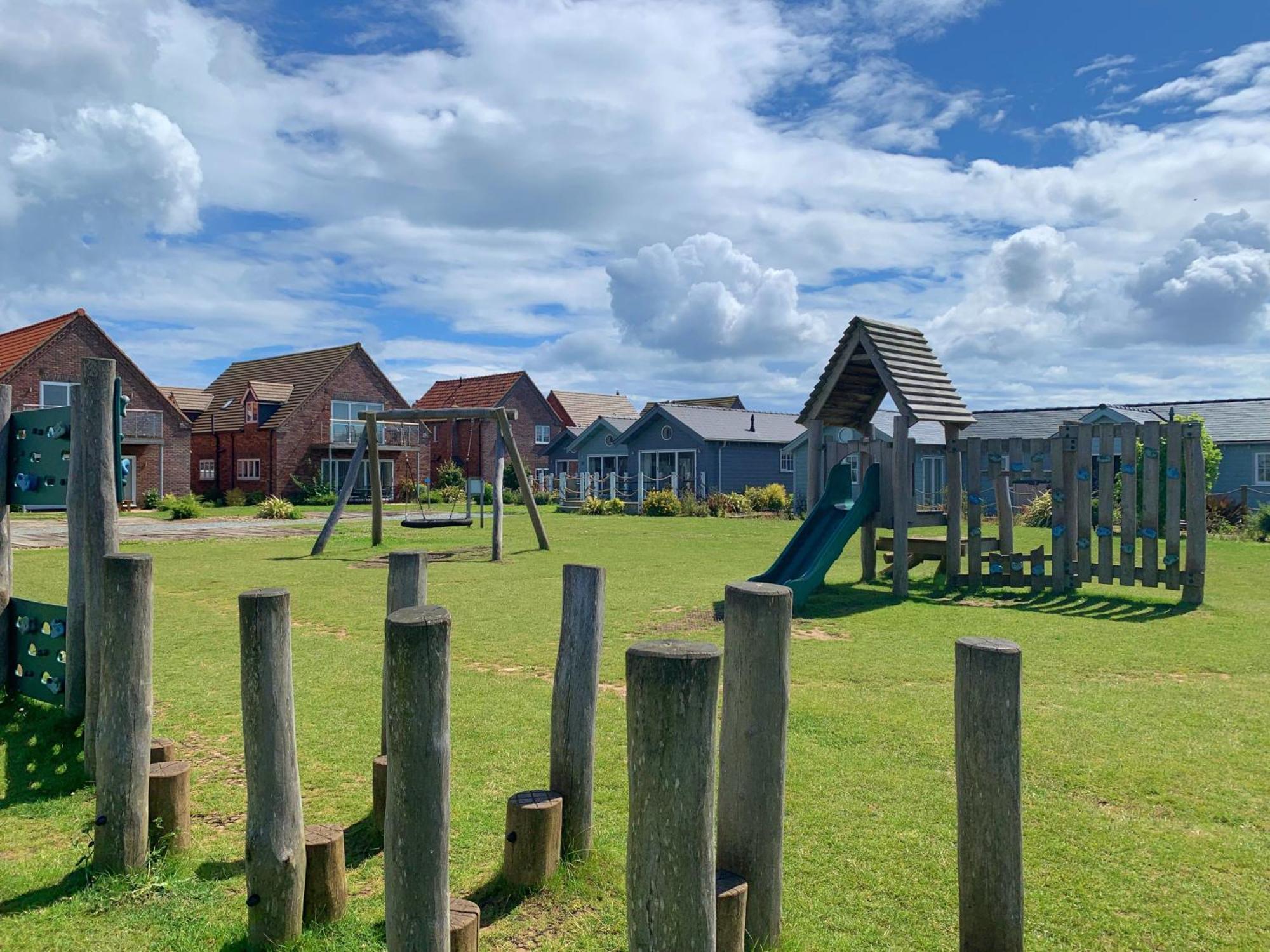 Anchors Away At The Bay Filey, Sleeps 7, 2 Dogs Welcome For Free Too Filey